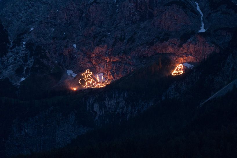 Traditional mountain fires over Ehrwald - impressive lines of light on the slopes of the Wetterstein, which bathe the Tyrolean mountains in a magical glow. An extraordinary motif of Alpine culture. by Miriam Schwarzfischer Fotografie