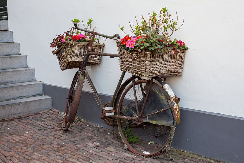 Altes Fest mit Blumen geschmückt von Joost Adriaanse