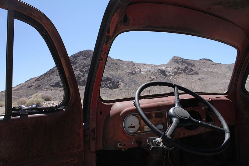 Autowrak in de woestijn van Death Valley van Lensw0rld