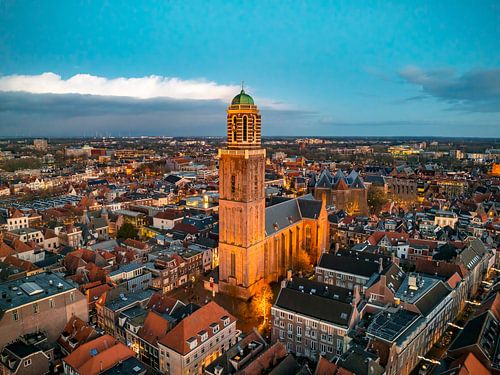 Zwolle Peperbus in de binnenstad tijdens zonsondergang