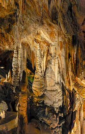 Tropfsteinhöhle der „Grottes des Canalettes“, Corneilla-de-Conflent, Pyrénées-Orientales, Frankreich von Rene van der Meer