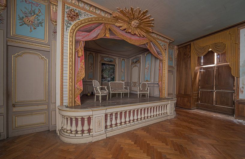 Theatersaal in einer verlassenen Burg - urbex von Martijn Vereijken