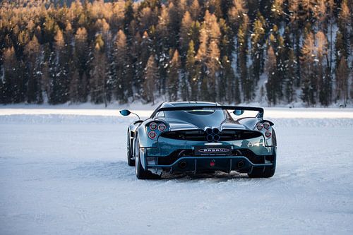 Pagina Huayra Epitome op het bevroren meer van St. Moritz.