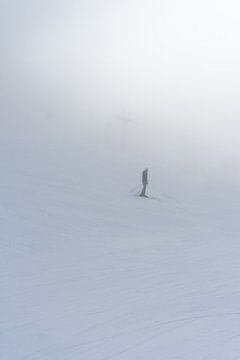 Wintersport im Nebel von Studio Nieuwland