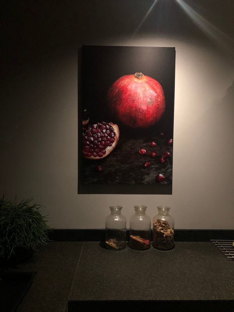 Stilleben mit Granatapfel l Lebensmittel-Fotografie, von Lizzy Komen