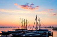 Sonnenaufgang Leekstermeer mit Segelbooten von R Smallenbroek Miniaturansicht