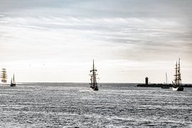 Die großen Seidenschiffe verschwinden langsam aus dem Blickfeld. von Brian Morgan