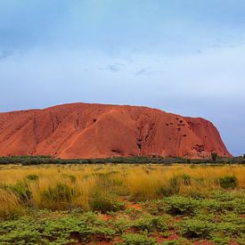 Uluru, ou Ayers Rock, Territoire du Nord, Australie sur Henk van den Brink