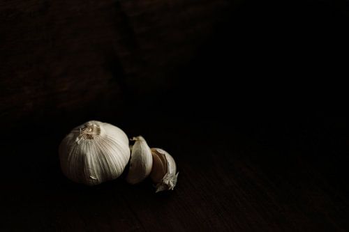 garlic in atmospheric light