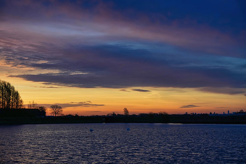 Overgang van blauw naar goud – het ontwaken van de dag
