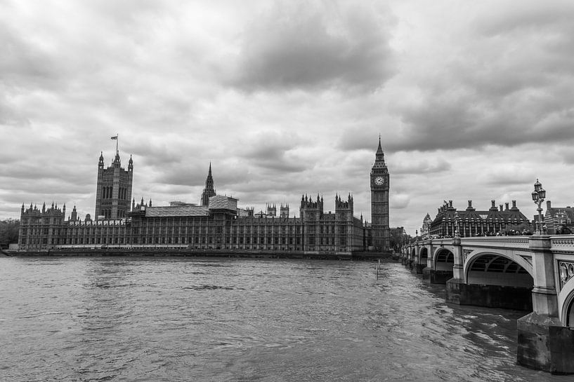 London by Hello Pompoyo