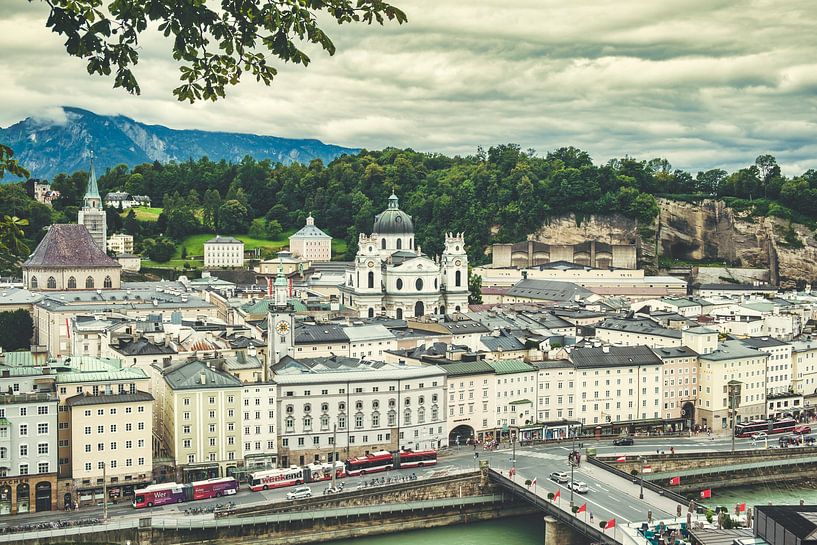 Blick über Salzburg vom Kapuzinerberg aus von Rob van der Pijll