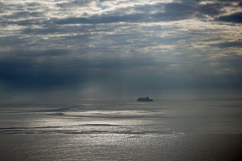 Zonlicht op zee in Noord-Ierland