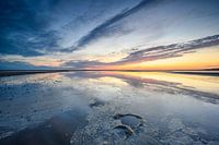 Spiegelung am Strand am Abend