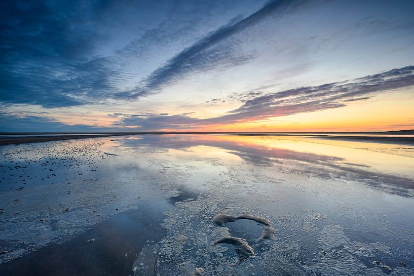 Spiegelung am Strand am Abend von Fotografie door Geert-Jan