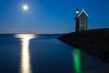 Volendam harbour light by Chris Snoek