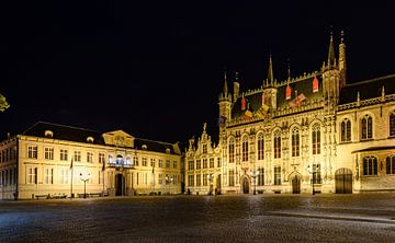 Monumentaal Brugge: Brugse Vrije en het stadhuis. van Jaap van den Berg