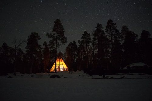 wigwam onder sterrenhemel van Bart Muller