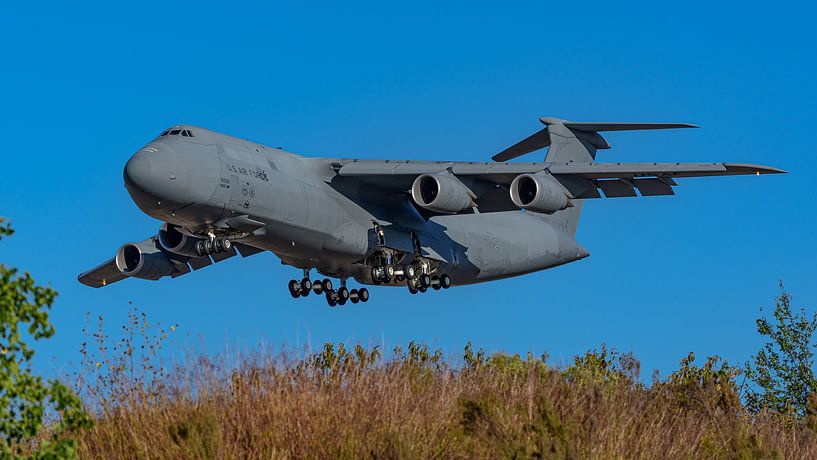 Atterrissage du Lockheed C-5M Super Galaxy. par Jaap van den Berg