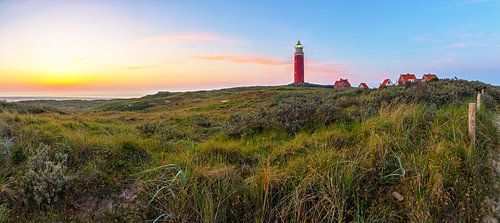 Panorama vuurtoren van Texel tijdens een schitterende Zonsondergang / Panoramicphoto Texel lighthous