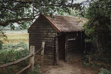 Vogelkijkhut in Pulborough | Reisfotografie fine art foto print | Engeland, UK van Sanne Dost