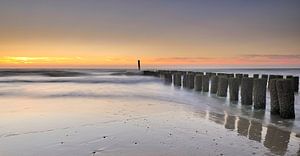 Wellenbrecher an der Küste von Zeeland von John Leeninga