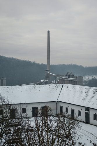 Industriële Stilleven: Het Winterse Landschap van de Stadsrand