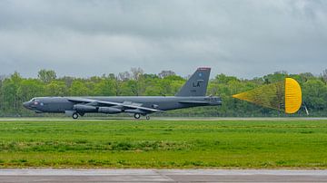 De imposante Boeing B-52H Stratofortress. van Jaap van den Berg