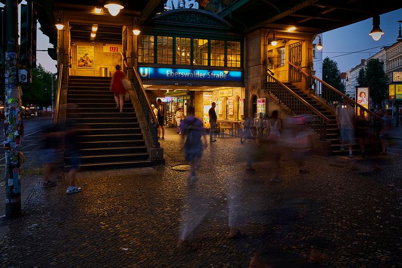 Avondopname Eberswalder Straße Berlijn van Jenco van Zalk