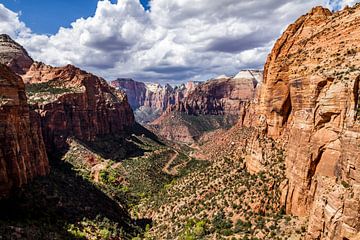 Threatening clouds over Zion Canyon by Easycopters