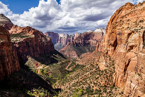Dreigende wolken boven Zion Canyon