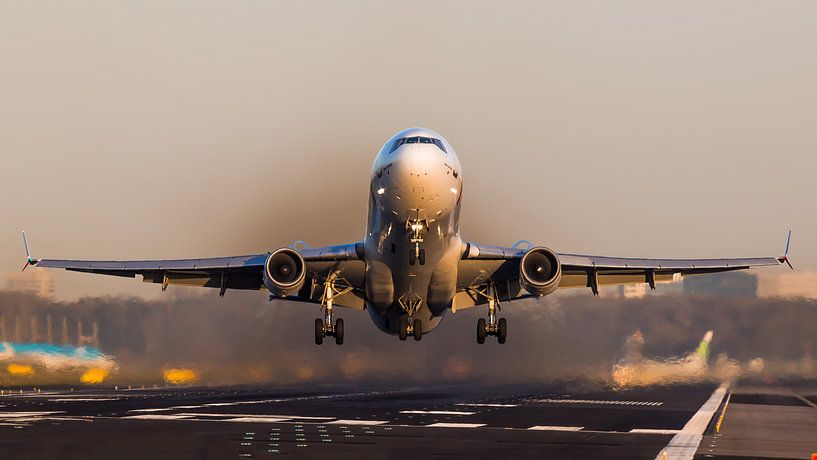 Martinair McDonnell MD-11F tijdens zonsondergang by Dennis Janssen