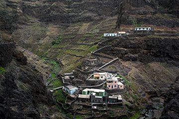 Mountain village in Africa van Robert Beekelaar