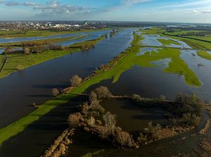 Überflutete Auen des Flusses IJssel aus der Vogelperspektive