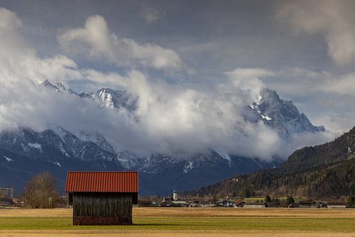 Uitzicht op de Alpspitze en de Zugspitze
