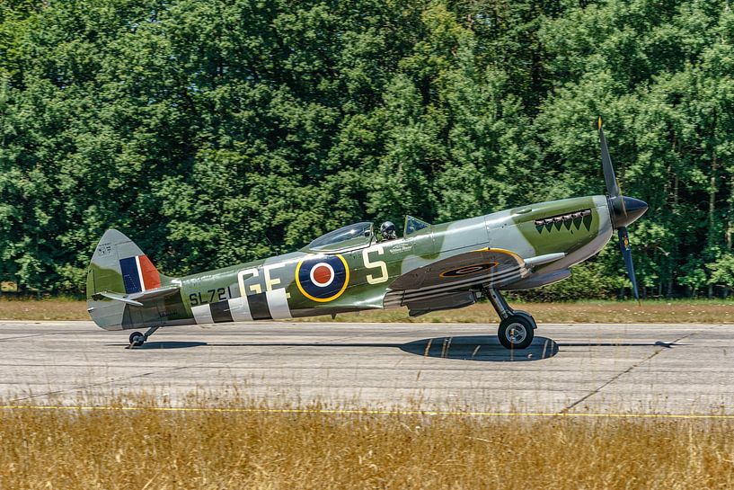 Belgian Supermarine 361 Spitfire LF.XVIe. by Jaap van den Berg