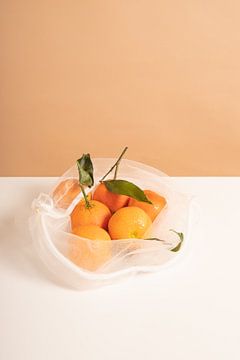 Mandarinen im Netz' Obst-Stillleben von Abri&Koos