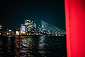 Erasmusbrücke bei Nacht von Mark de Groot