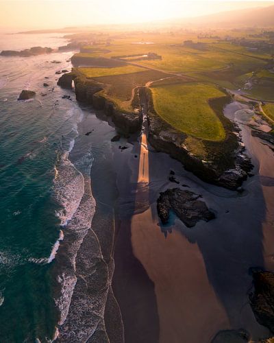 Zonlicht boven Catedrais Beach in Spanje