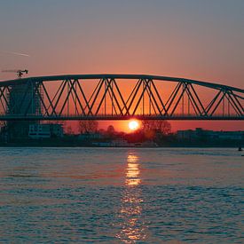 zonsondergang waalkade Nijmegen van Freddie de Roeck