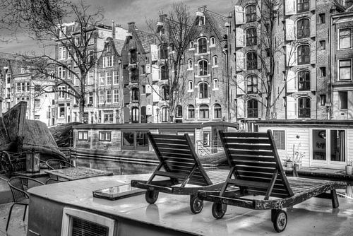 Take a seat van Scott McQuaide