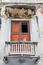 In verval geraakt balkon met houten deur van Jan van Dasler thumbnail