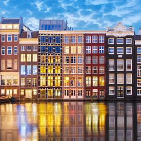 Amsterdam Damrak zonsopkomst van Dennis van de Water