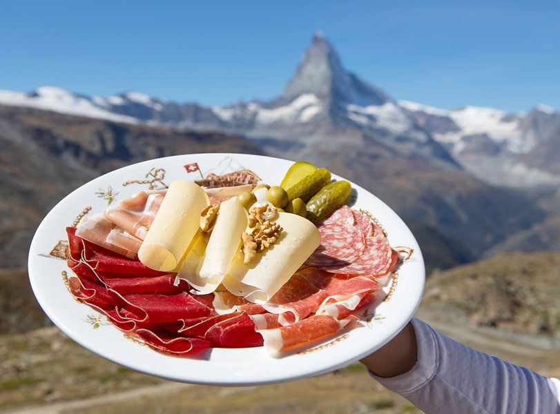 Walliserteller mit Matterhorn von Menno Boermans