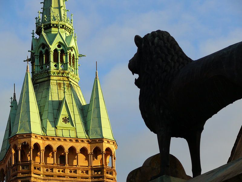 Braunschweig leeuw voor de toren van het stadhuis van  