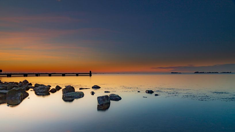 zonsondergang bij het water von Anne-Marie De Vos