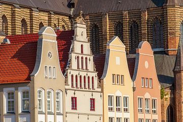 Nieuwe markt met historische puntgevelhuizen , Rostock