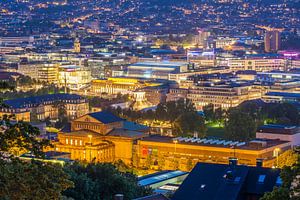 Stadtzentrum von Stuttgart bei Nacht von Werner Dieterich