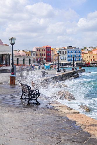 Bank op de boulevard in Chania, Kreta