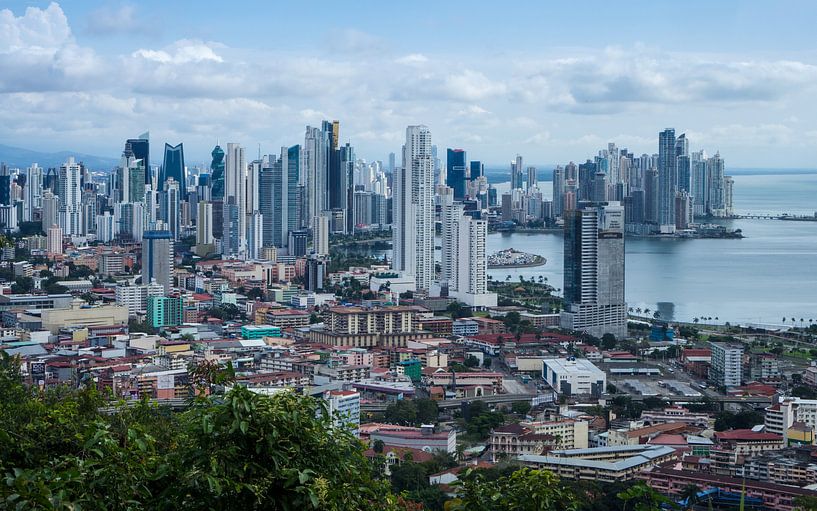Skyline van Panama Stad van Michiel Dros